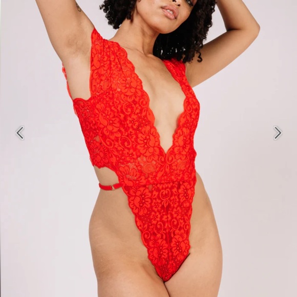 We are HAH! Cut 2 the Chase double deep V recycled red lace bodysuit, sz med EUC - Picture 13 of 13